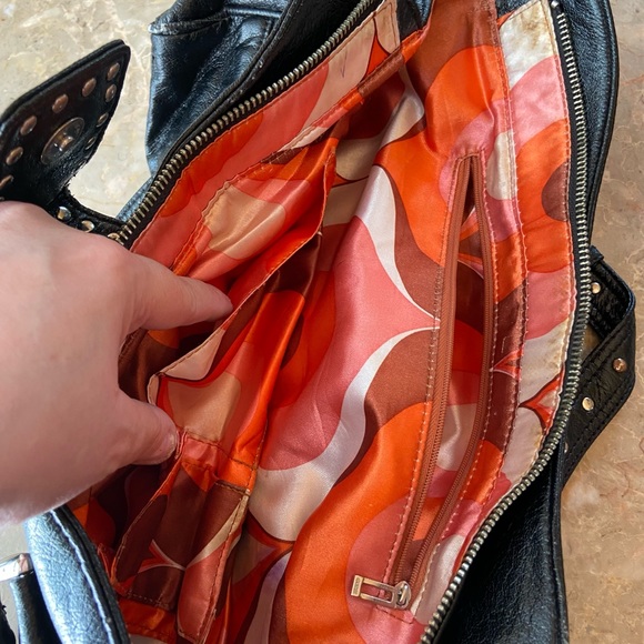 Beautiful black alligator guess purse - Picture 9 of 12